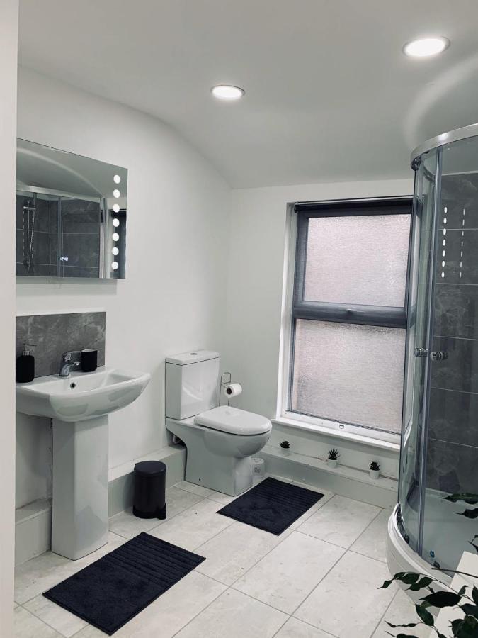 Stylish, Spacious & Luxurious Home - Parking Liverpool Esterno foto