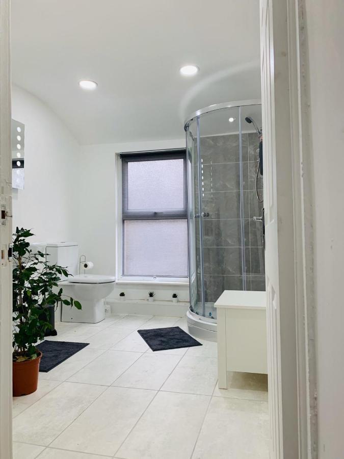 Stylish, Spacious & Luxurious Home - Parking Liverpool Esterno foto